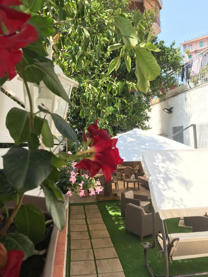 Virgilio'S Garden Bed & Breakfast Castellammare di Stabia Bagian luar foto